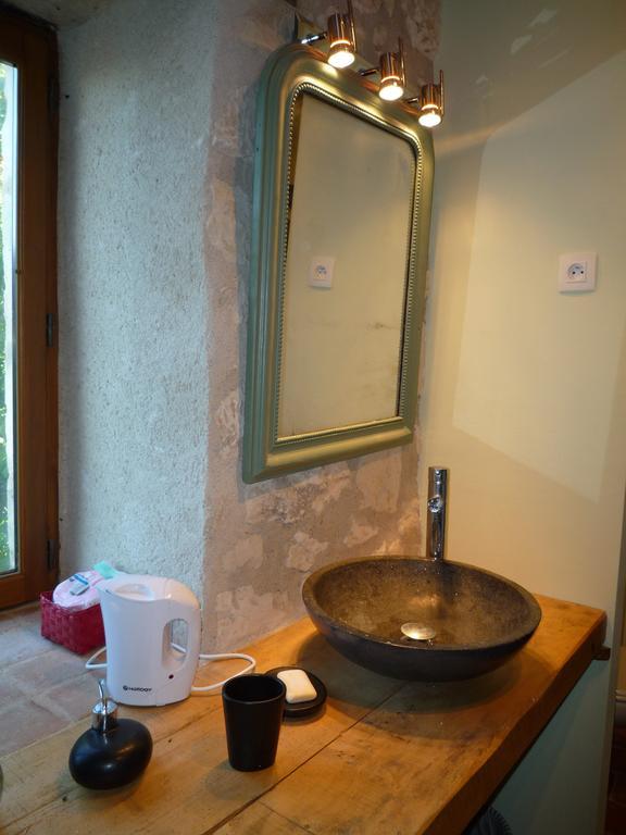 Le Logis Du Peu Girard Bed and Breakfast La Roche-Clermault Rum bild