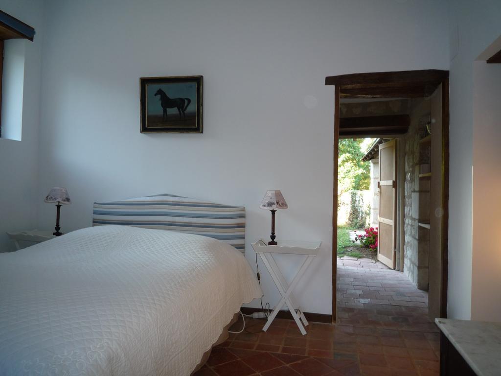 Le Logis Du Peu Girard Bed and Breakfast La Roche-Clermault Rum bild