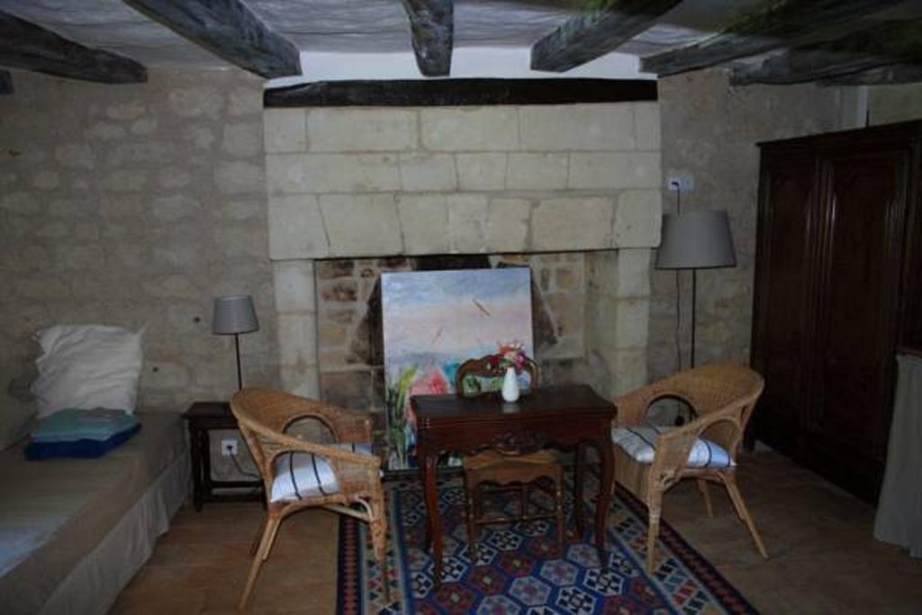 Le Logis Du Peu Girard Bed and Breakfast La Roche-Clermault Rum bild